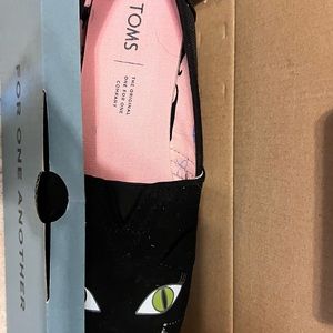 Black cat Toms